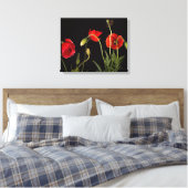Rode papaver op zwart canvas afdruk (Insitu (Slaapkamer))