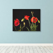 Rode papaver op zwart canvas afdrukken (Insitu (Houten vloer))