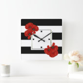 Rode papaver op zwarte & witte achtergrond vierkante klok (Huis)