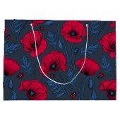 Rode papavers en ladybugs op donkerblauw groot cadeauzakje (Achterkant)