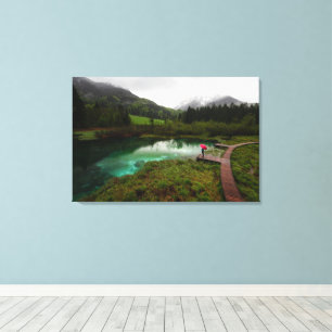 Rode paraplu groen meer canvas afdruk
