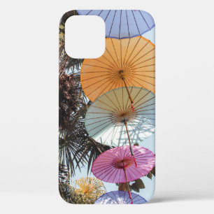 Rode paraplu op groene boom Case-Mate iPhone case
