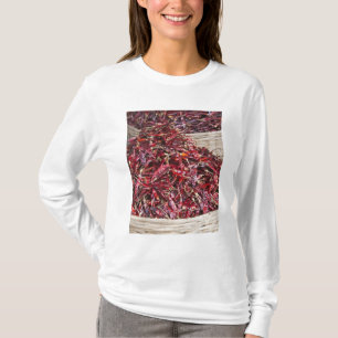Rode pepers op de lokale groentemarkt t-shirt