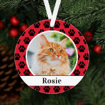 Rode pet schildert Afdrukken Aangepaste Kat Naam F Ornament<br><div class="desc">Kenmerk je schattige familieleden op je kerstboom! Dit festive pootdruk beschermt een versieontwerp met een modern monogram dat kan worden gepersonaliseerd met de naam van uw kat (of hond) en hun foto. Rood en wit met zwarte pootafdrukken. Het uiteinde van de foto: bewaar uw foto aan een vierkant formaat alvorens...</div>