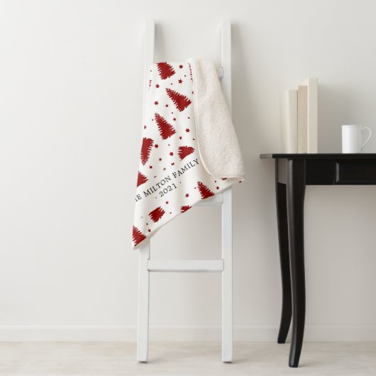 rode pijnboom winter bos modern monogram sherpa deken (In situ)