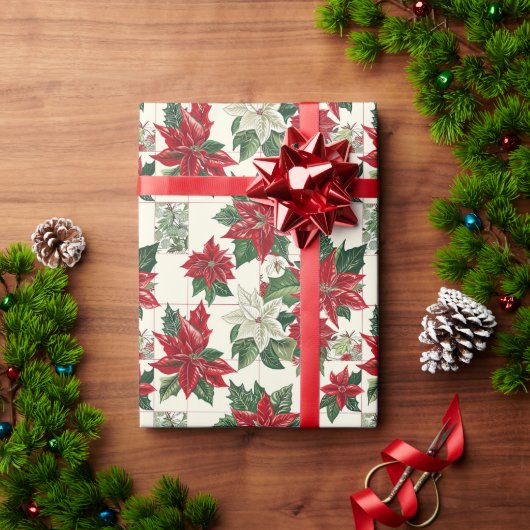 Rode Poinsettia bloem op een crème achtergrond Cadeaupapier (Feestdagen Geschenken)