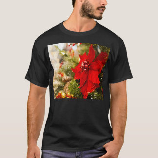 Rode poinsettia op de kerstboom t-shirt