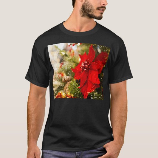 Rode poinsettia op de kerstboom t-shirt (Voorkant)