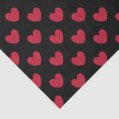 Rode polka harten in zwart tissuepapier (Detail)