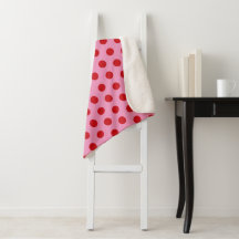 Rode polka stippen op roze