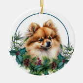 Rode Pommerse Hond Evergreen Berry krans Keramisch Ornament (Voorkant)