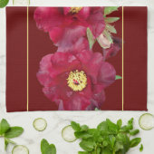 Rode pony met olie op donkere rode achtergrond theedoek (Gevouwen)