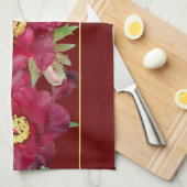 Rode pony met olie op donkere rode achtergrond theedoek (Quarter Fold)