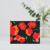 Rode poppies op zwarte achtergrondafbeelding briefkaart (Staand voorkant)