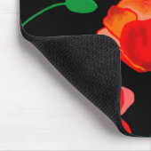 Rode poppies op zwarte achtergrondafbeelding muismat (Hoek)