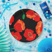 Rode poppies op zwarte achtergrondafbeelding papieren bordje (Feest)