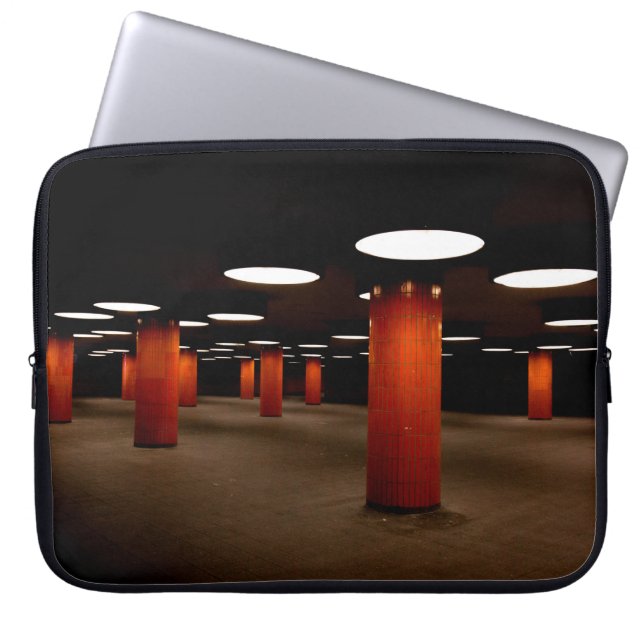 RODE POST ONDER MAXIMUMLICHT BIJ NACHT LAPTOP SLEEVE (Voorkant)