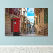 Rode postbus op Malta Canvas Afdruk (Insitu (Houten vloer))