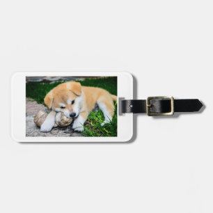 rode puppy met speelgoed bagagelabel