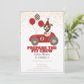 Rode Race Auto Hond Jongens Tweede Verjaardagsfees Kaart (Staand voorkant)