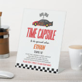 Rode Race Auto Verjaardag Party Time Capsule Reclamebord Met Voetstuk (Insitu)