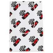 Rode raceauto met geblokte vlag medium cadeauzakje (Voorkant)