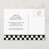 Rode raceauto zwart wit geruit 4e verjaardag briefkaart (Achterkant)