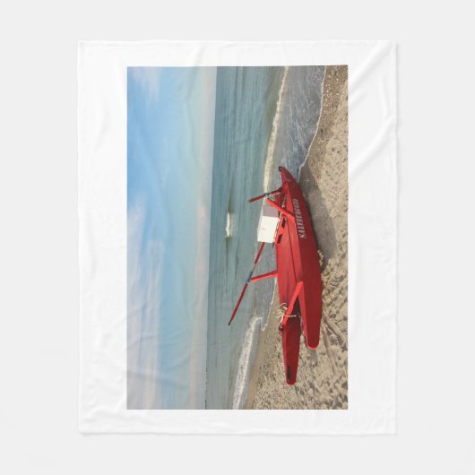 Rode reddingboot op het strand - zee fotografie fleece deken (Voorkant)