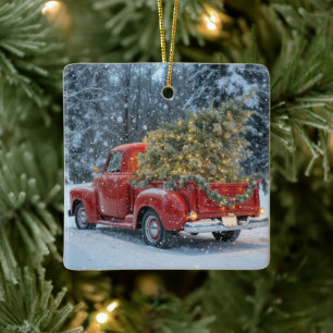 Rode retro truck met kerstboom in sneeuwvlokken keramisch ornament