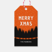 Rode retro Vrolijke Kerstmis met pijnbomen en snee Cadeaulabel (Voorkant)