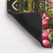 Rode ripe appels op Abstracte Natuur van bomen Muismat (Hoek)