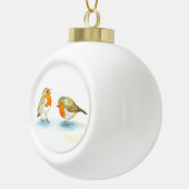 Rode Robins in de winter Keramische Bal Ornament (Rechts)