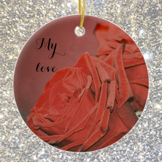 Rode rog zoals fluwelen keramisch ornament