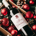 Rode romantische kalligrafie Vrolijk kerstfeest Wijn Etiket<br><div class="desc">Dit kerst wijnlabel heeft elegante en romantische swirly kalligrafie belettering,  geaccentueerd met een winter berry holly boeket. Voor meer geavanceerde aanpassing van dit ontwerp,  klikt u op de BLUE DESIGN TOOL BUTTON. Overeenkomende objecten zijn ook beschikbaar.</div>
