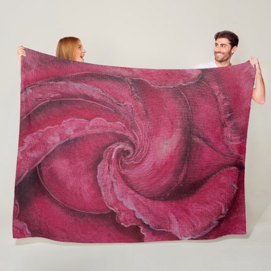 Rode roos close-up fleece deken (In situ)