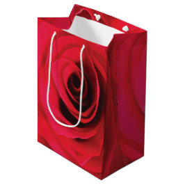 Rode roos detail, abstracte bloemendraai medium cadeauzakje