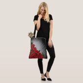 Rode Roos Elegantie Tote Bag (Op model)