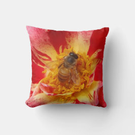 Rode roos en bijenkussen kussen