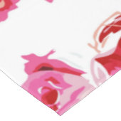 Rode roos en een witte, klassieke afdruklaag tafelkleed (Gekanteld)