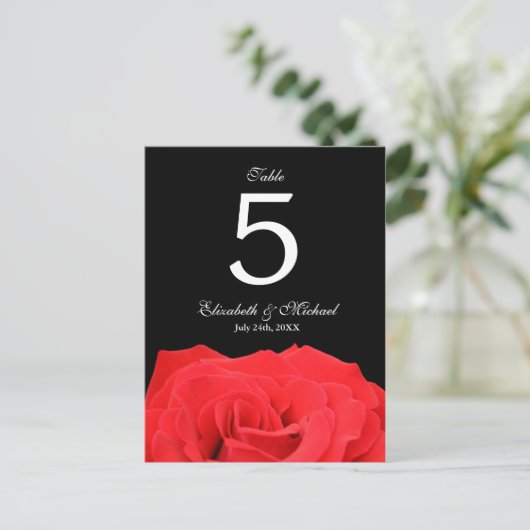 Rode Roos en Zwarte Trouwtafel Nummer Briefkaart (Staand voorkant)