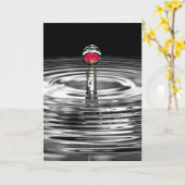 rode roos in het water druppelsympathie kaart (Gele Bloem)