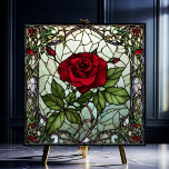 Rode Roos In Venster Vine Border Glas-in-lood Look Tegeltje<br><div class="desc">De Red Rose in Window Vine Border Glas Look Keramische Tegel heeft een enkele elegante rode roos op een achtergrond van grijsblauw in het midden van een glas-in-loodraam met een rozen wijnrand. Deze tegel heeft een antiek glas-in-loodraam in Art Neveau-stijl. Er zijn vele mooie toepassingen voor deze prachtige tegels. Verkrijgbaar...</div>