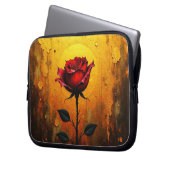 Rode roos op goud laptop sleeve (Voorkant Links)