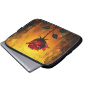 Rode roos op goud laptop sleeve (Voorkant onderkant)