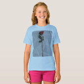 Rode Roos op Open Boek T-shirt | Romantische Bloem (Voorkant volledig)