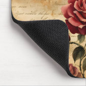 Rode roos op oud perkament muismat (Hoek)