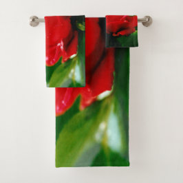 Rode Roos van passie bedekt met dauwdruppels  Bad Handdoek