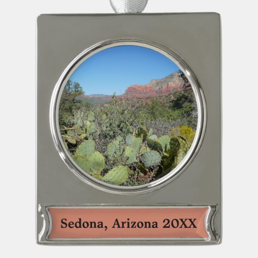 Rode rotsen en cactussen I Verzilverd Banner Ornament (Voorkant)