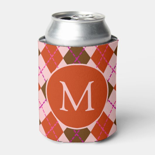 Rode Roze en Bruine Argyle Patroon Monogram Blikjeskoeler (Blikje Voorkant)