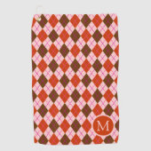 Rode Roze en Bruine Argyle Patroon Monogram Golfhanddoek (Voorkant)